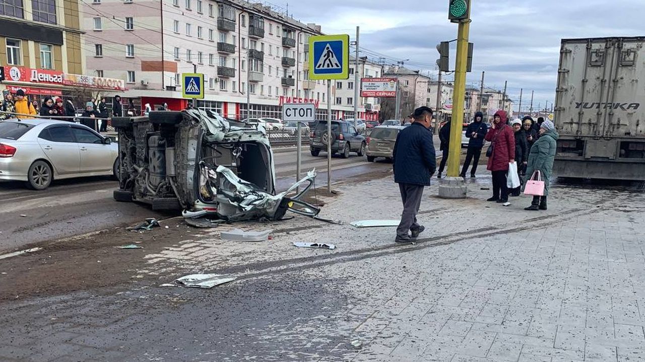 Жесткое ДТП произошло в Улан-Удэ. ВИДЕО