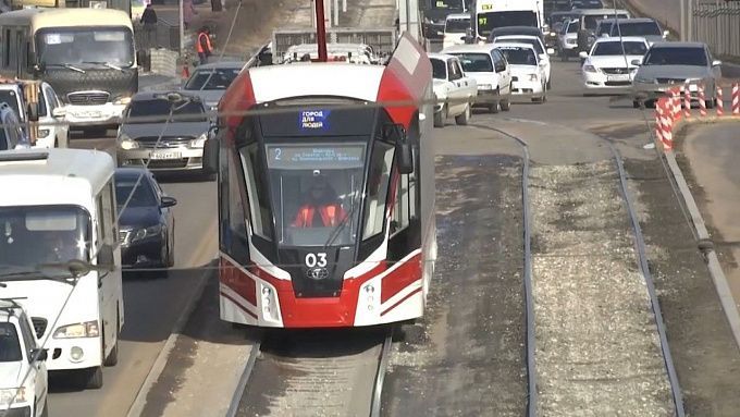 В Улан-Удэ трамвай сбил перебегавшего пути пешехода