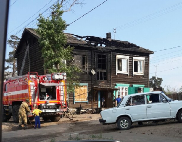 В Улан-Удэ горел двухэтажный жилой дом 