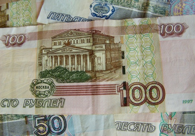  В России к ЧМ-2018 по футболу выпустят памятную 100-рублевую купюру