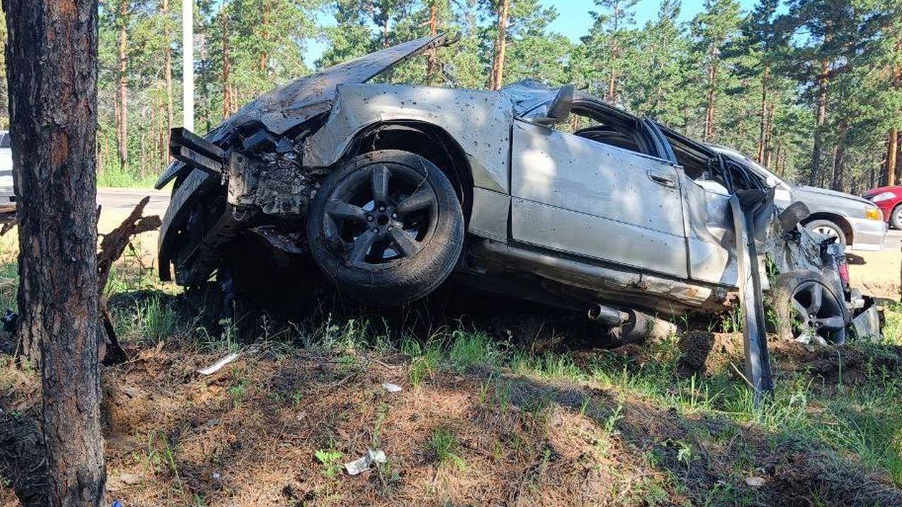 Лексус» попал в жуткую аварию на трассе в Бурятии. Есть пострадавшие