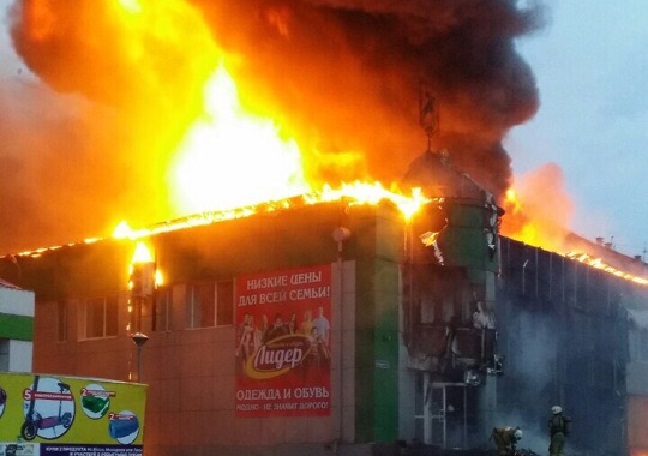 В Улан-Удэ сгорел магазин на Шумяцкого (ФОТО)