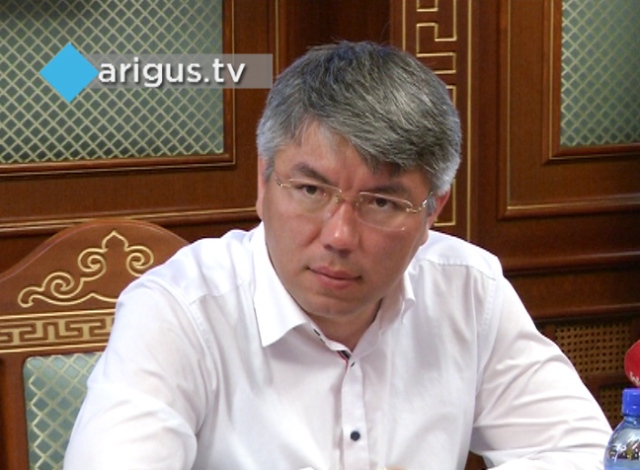 Руководить предвыборной кампанией Алексея Цыденова будет известный политтехнолог Сергей Зверев