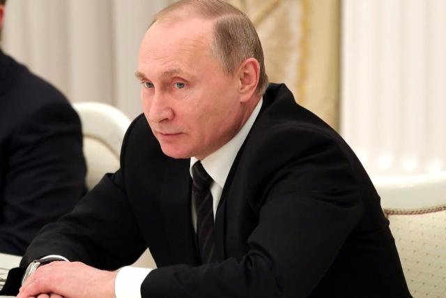 Путин поручил усовершенствовать профилактику подросткового суицида