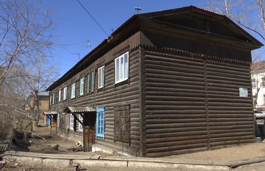 Жилье бурятия. Бараки. Аварийный дом. Улан-Удэ бараки деревянные. Дома в Улан-Удэ.