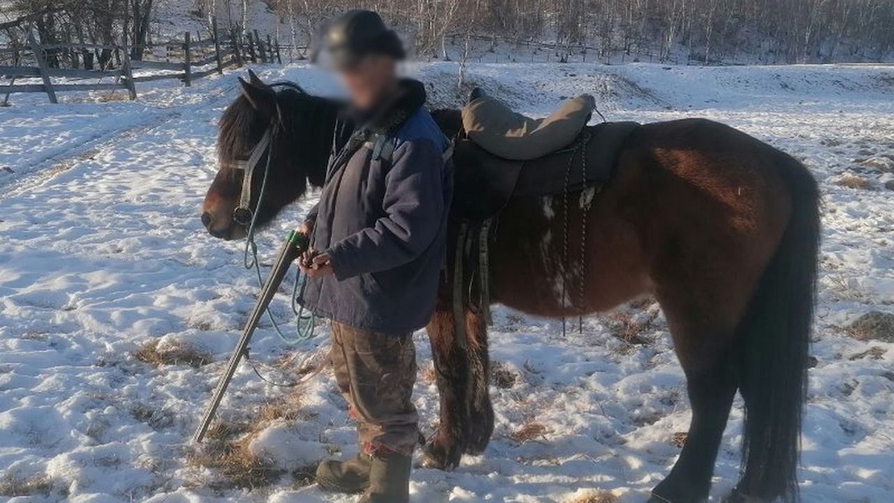 В бурятской степи у одинокого всадника отобрали ружье