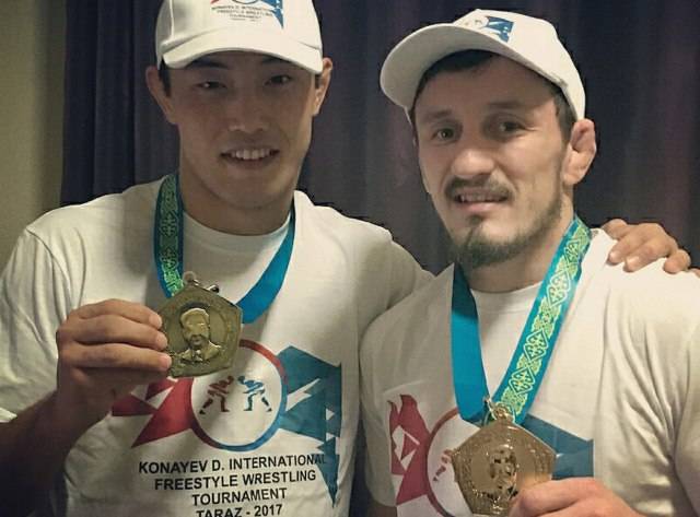 Бурятский борец Александр Богомоев завоевал золото чемпионата в Казахстане 