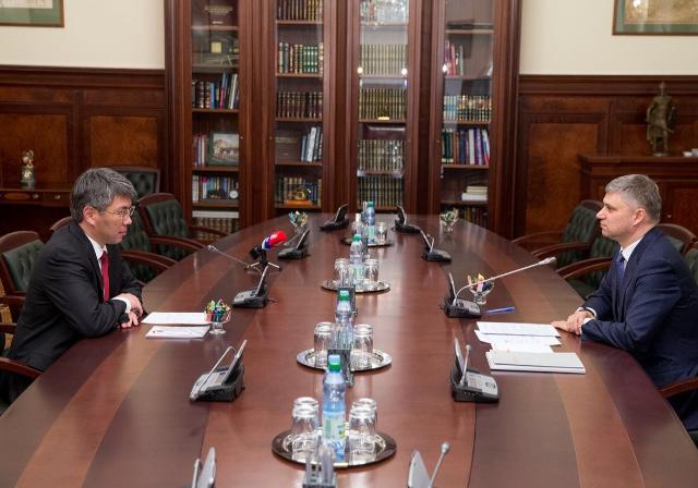 Алексей Цыденов обсудил с президентом РЖД развитие транспорта в Бурятии