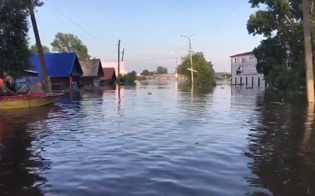 В Иркутской области из-за подтопления экстренно эвакуируют целый город (ФОТО, ВИДЕО)