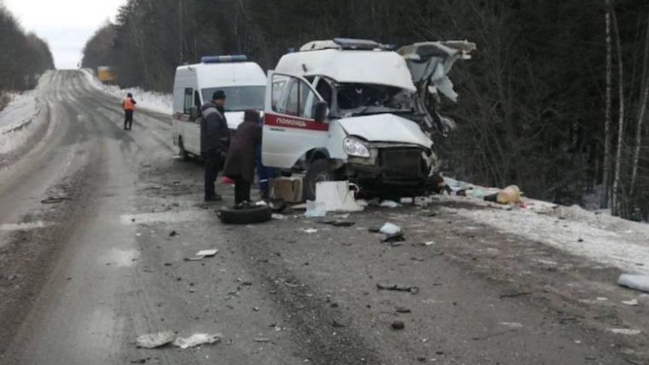 Машина скорой врезалась в фуру. Подробности страшной аварии в Бурятии