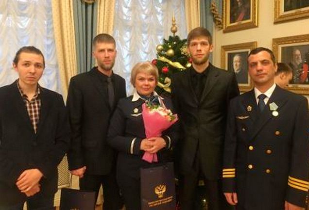 В Москве наградили экипаж аварийно севшего в Бурятии Ан-24