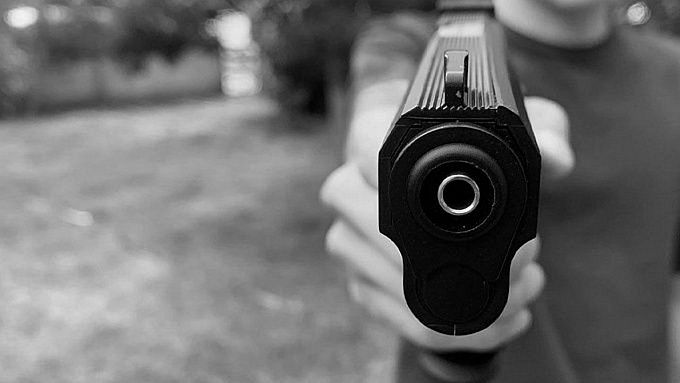 Житель Бурятии хвастался оружием и едва не застрелил знакомую 