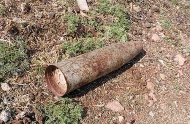 Жительница Бурятии обнаружила в своем огороде снаряд