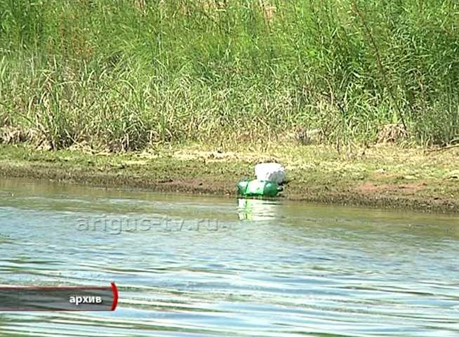 В Кяхтинском районе Бурятии пьяный отец на берегу реки забыл младенца