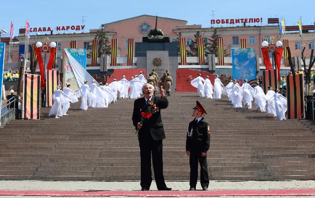 Улан-Удэ продолжает праздновать День Победы (ФОТО)