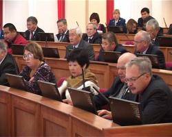 На внеочередной сессии Народного Хурала депутаты утвердили 3-летний бюджет