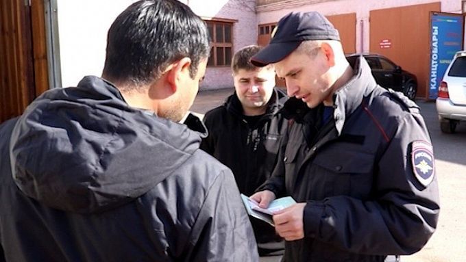 Закон о режиме высылки мигрантов приняли в России