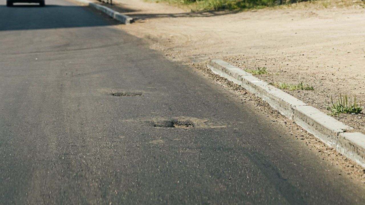 Ремонт дорог по-улан-удэнски: Новый асфальт на Борсоева не прошел проверку