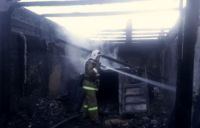 Дом превратился в пепелище после пожара в селе Бурятии