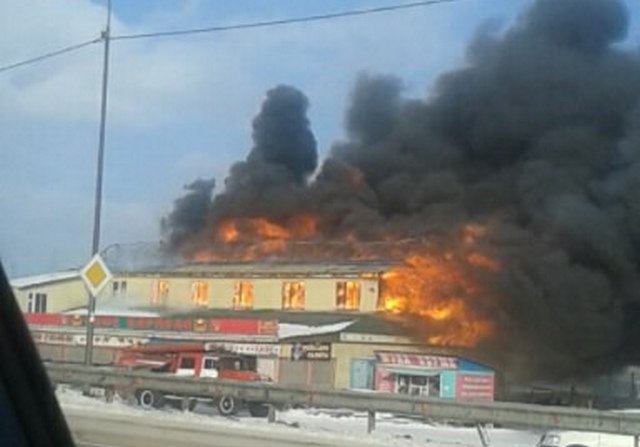 В пригороде Улан-Удэ горит двухэтажное кафе