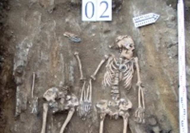 На Байкале археологи обнаружили скелеты женщины и мужчины эпохи раннего бронзового века