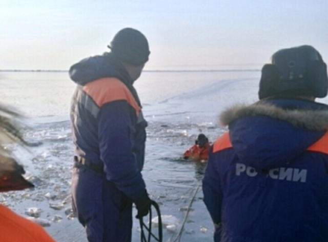 ГУ МЧС по Бурятии: Толщина льда в месте, где под воду ушёл «УАЗ» с людьми, составляла не более 5-10 см
