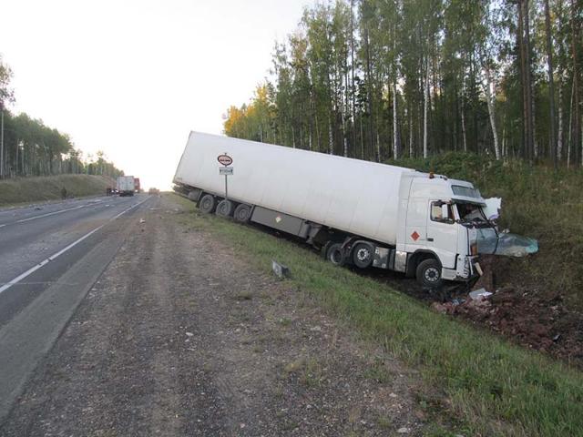 В Иркутской области лобовое столкновение двух большегрузов, есть погибшие (ФОТО)