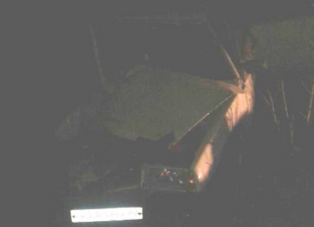 В Бурятии автомобиль, съехавший с трассы, врезался в дерево