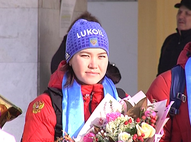 Алиса саяновна жамбалова. Алиса Жамбалова. Жамбалова лыжница. Алиса Саяновна Жамбалова Российская лыжница.