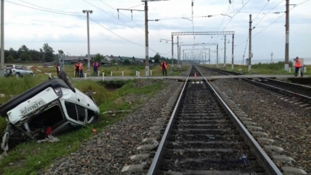  В Бурятии поезд столкнулся с автомобилем. Погибли три человека  