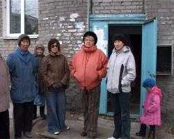 Сточные воды канализации заливают один из жилых домов Улан-Удэ