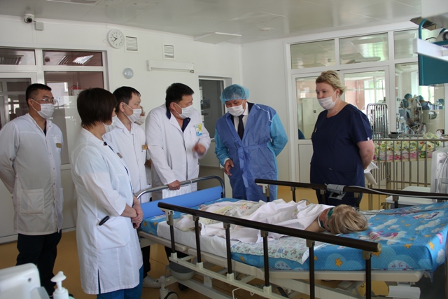 Нейрохирурги из Москвы консультируют бурятских медиков по лечению детей, пострадавших в ЧП на батуте 