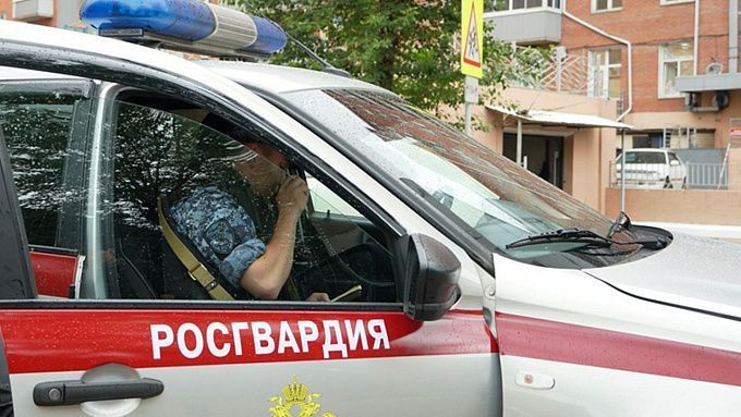 В Улан-Удэ мальчик решил погулять на улице, спустившись по водосточной трубе