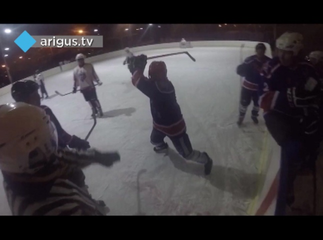 Конфликт на хоккейной площадке в Улан-Удэ попал в топ-10 «самых крутых ледовых разборок ноября»