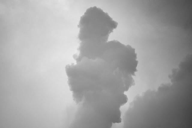 Возле школы в Ростове-на-Дону произошел взрыв, у мужчины оторвало пальцы