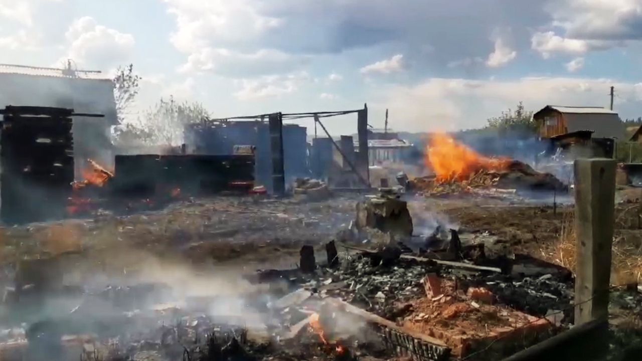 Уничтожил десяток домов: В Бурятии локализовали страшный пожар в СНТ. ВИДЕО