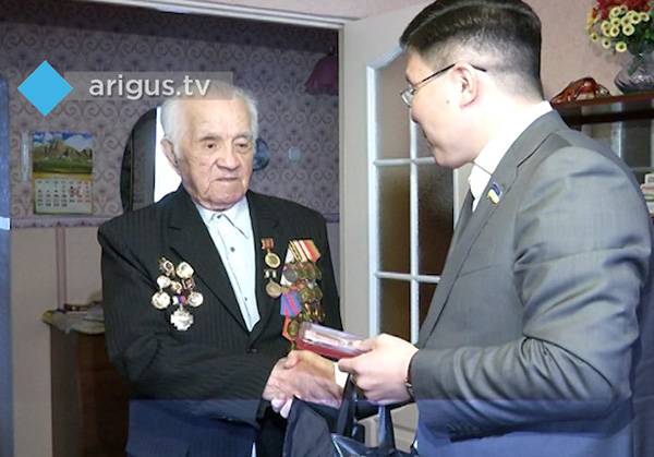 В Улан-Удэ продолжают вручать юбилейные медали участникам ВОВ