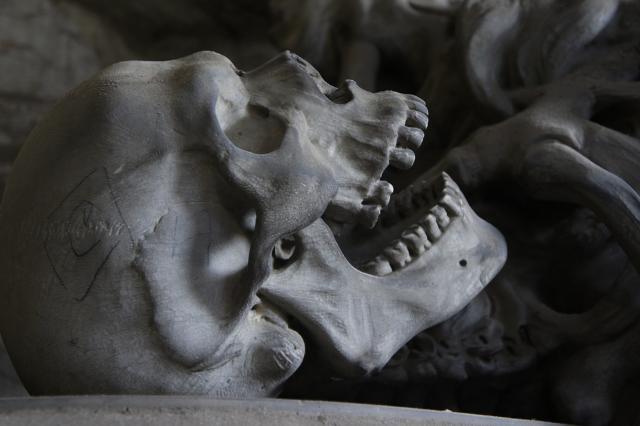 Ходим по костям: По всему Улан-Удэ можно наткнуться на братские могилы
