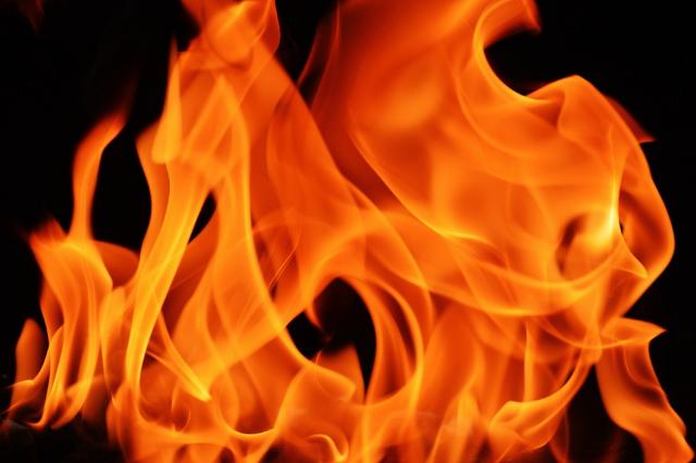«Отлучился ненадолго»: В Бурятии, пока мужчина ходил в туалет, на пожаре сгорел его дом и жена