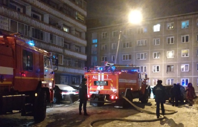 31 человека спасли и 200 эвакуировали на пожаре в Иркутске