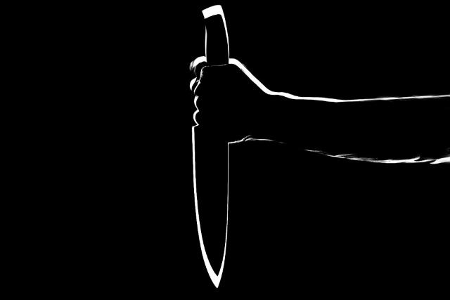 В Башкирии школьник напал на учителя с ножом, ранил одноклассницу и поджег кабинет 