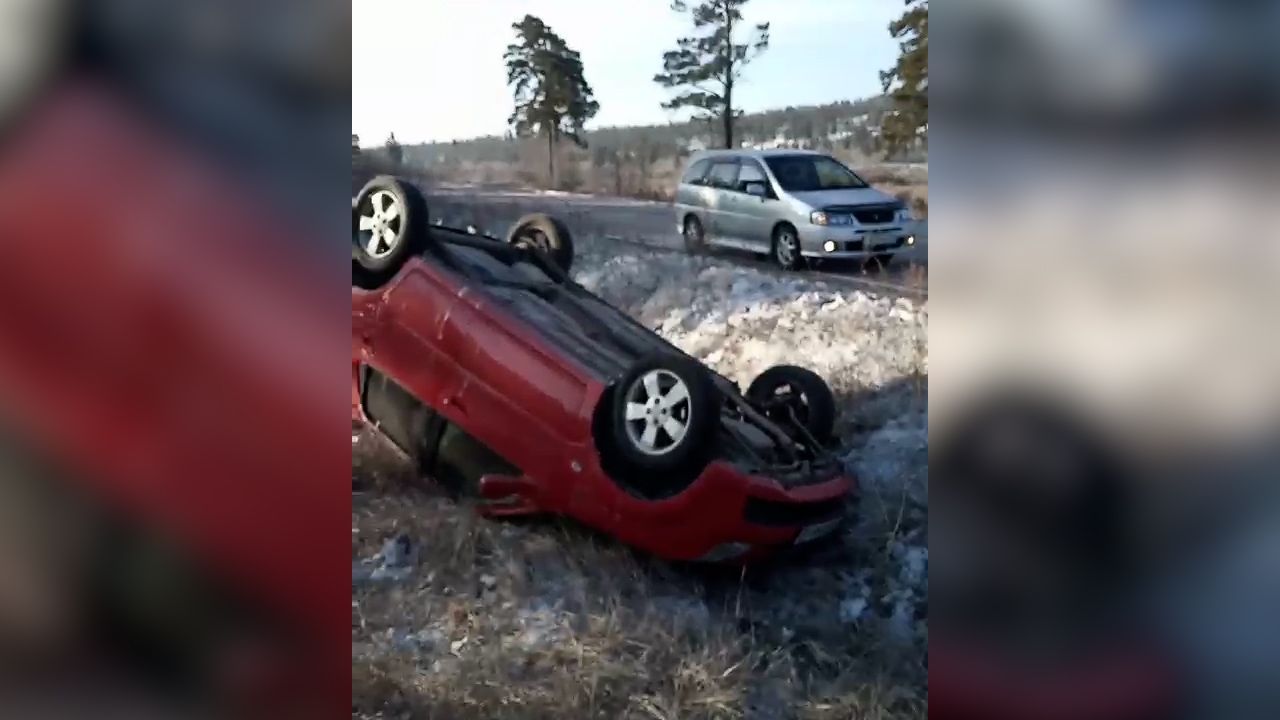 Chevrolet перевернулся на трассе в пригороде Улан-Удэ. ВИДЕО