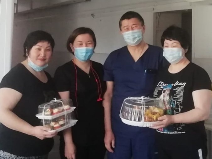 В Улан-Удэ медсестры-близняшки отметили день рождения на работе 