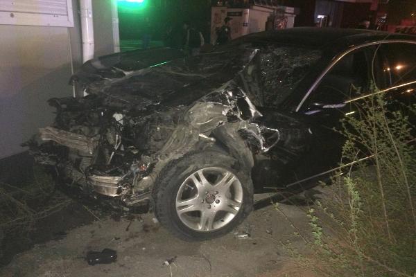 В Улан-Удэ пьяный водитель на «Мерседесе» протаранил три автомобиля и врезался в пост полиции