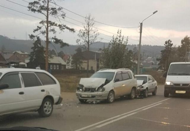 В Улан-Удэ по принципу «домино» столкнулись сразу четыре автомобиля