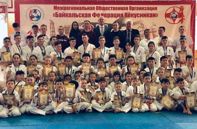 Каратисты из Бурятии завоевали 41 медаль на первенстве Иркутска 