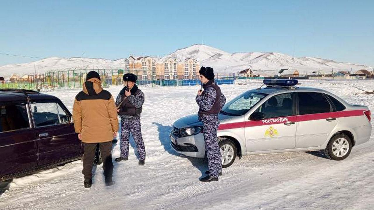 В Бурятии два подростка вскрыли гараж и угнали машину