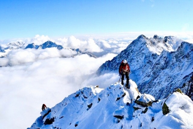 Спасатели Бурятии провели сборы по горной и альпинистской подготовке
