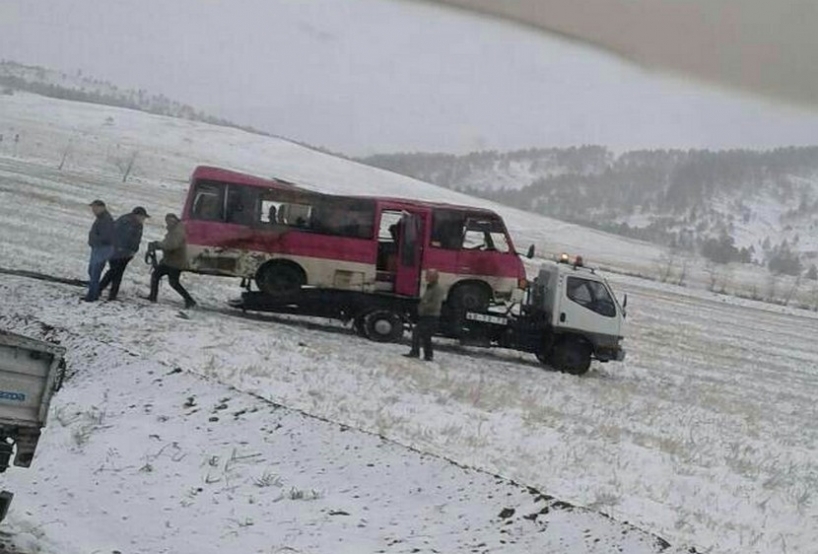 Автобус улан удэ кяхта. Гусиноозерск Петропавловка Закаменск. ДТП Улан-Удэ Закаменск. Дорога Гусиноозерск -Петропавловка Закаменск. Перевернулся автобус в Улан Удэ.