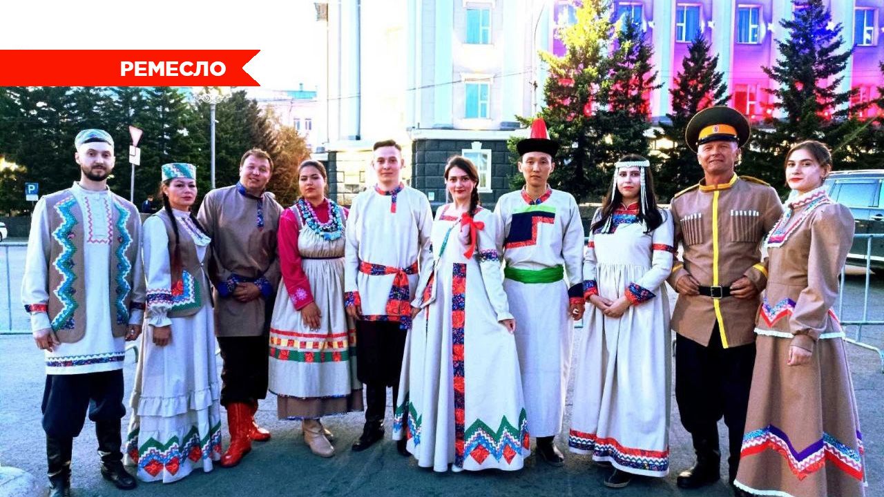 Зачарованная национальной одеждой